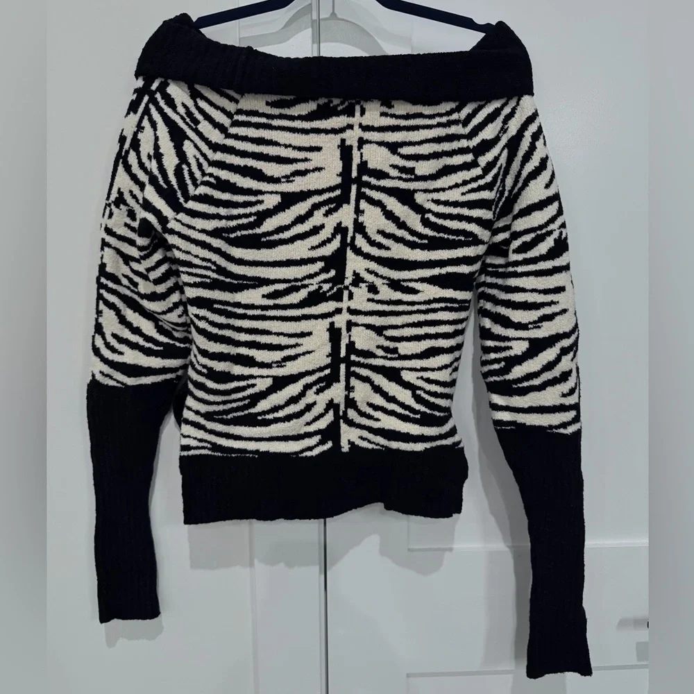Nicholas K Zebra Print Off-Shoulder Sweater in Size XS Pima Cotton Luxurious
